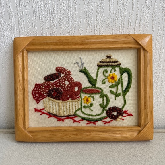 Vintage 70s Framed Crewel Art Set of 2 - Picture 6 of 13